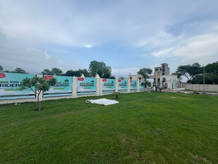 Garden, ireo-nuspark  179 Sq.Yd. Plot In Sohna Sector 4 Gurgaon 9022048