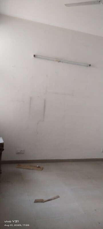 Room in 2 BHK Apartment at Mahagun Mywoods III, Sector 16c Greater Noida – for Rent