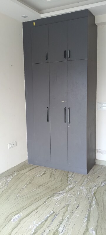 Room in 3 BHK Apartment at RWA Apartments Sector 26, Sector 26 – for Rent