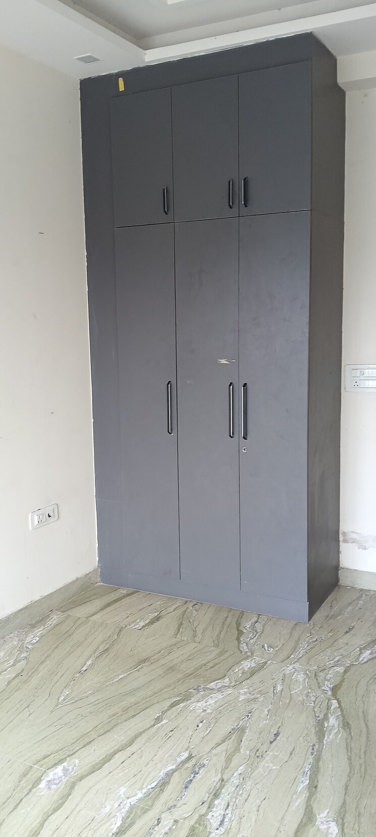 Room, rwa-apartments-sector-26 3 Bedroom 200 Sq.Mt. Apartment In Sector 26 Noida 9022170