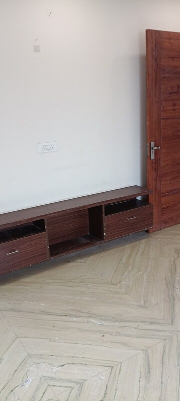 Room in 3 BHK Apartment at RWA Apartments Sector 26, Sector 26 – for Rent