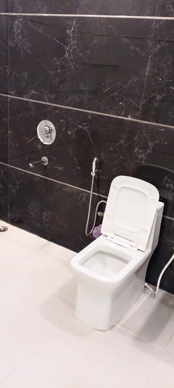 Furnished Amenities in 3 BHK Apartment at RWA Apartments Sector 26, Sector 26 – for Rent
