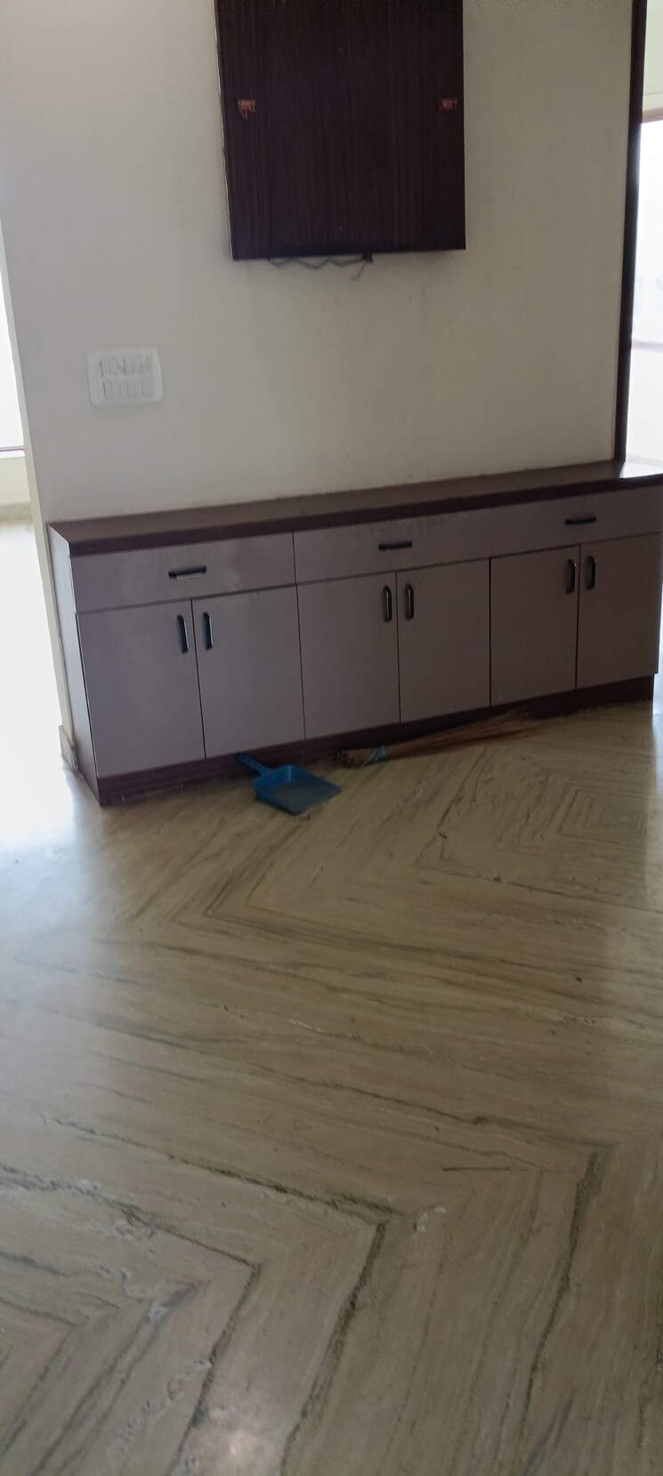 Room, rwa-apartments-sector-26 3 Bedroom 200 Sq.Mt. Apartment In Sector 26 Noida 9022170