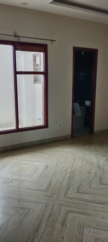 Room in 3 BHK Apartment at RWA Apartments Sector 26, Sector 26 – for Rent