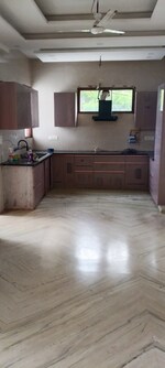 3 BHK 200 Sq.Mt. Apartment in RWA Apartments Sector 26