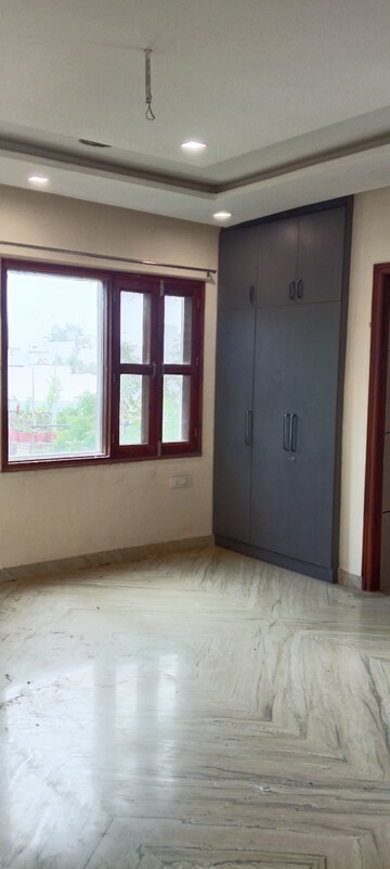 Room in 3 BHK Apartment at RWA Apartments Sector 26, Sector 26 – for Rent