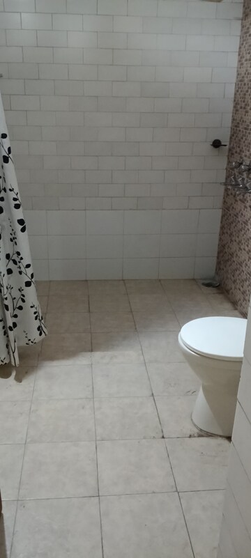 Bathroom in 1.5 BHK Apartment at RWA Apartments Sector 20, Sector 20 – for Rent
