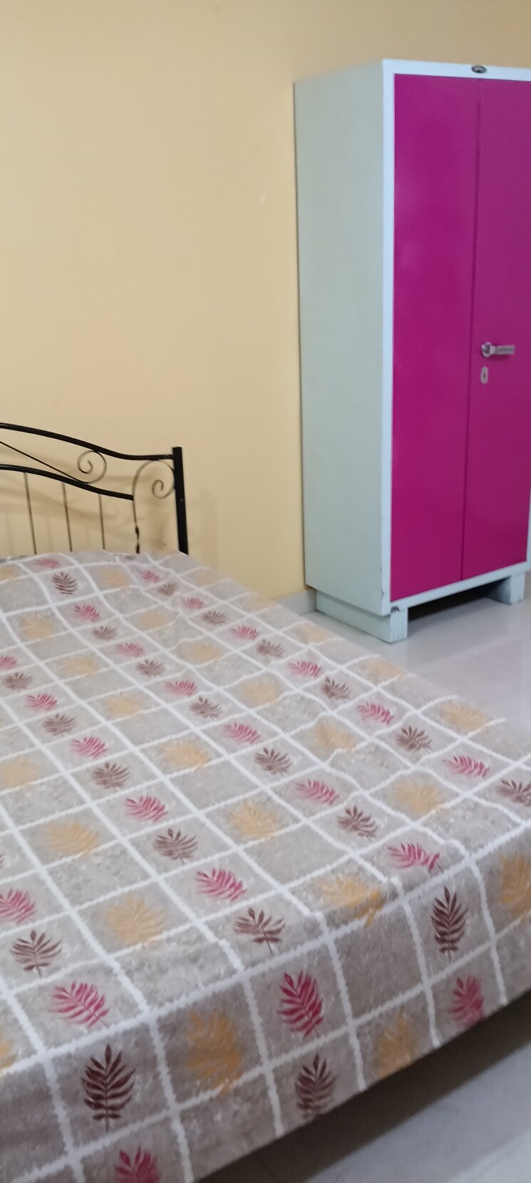 Room, rwa-apartments-sector-20 1.5 Bedroom 750 Sq.Ft. Apartment In Sector 20 Noida 9022223