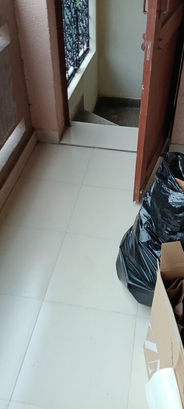 Parking in 1.5 BHK Apartment at RWA Apartments Sector 20, Sector 20 – for Rent