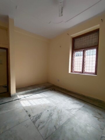 Room in 1.5 BHK Independent House at Beta Ii Greater Noida – for Rent