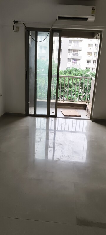 2 BHK Apartment For Rent in Lodha Casa Rio Gold, Dombivli East