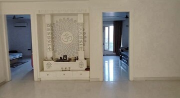 Room in 5 BHK Apartment at Green Fields Colony – for Rent