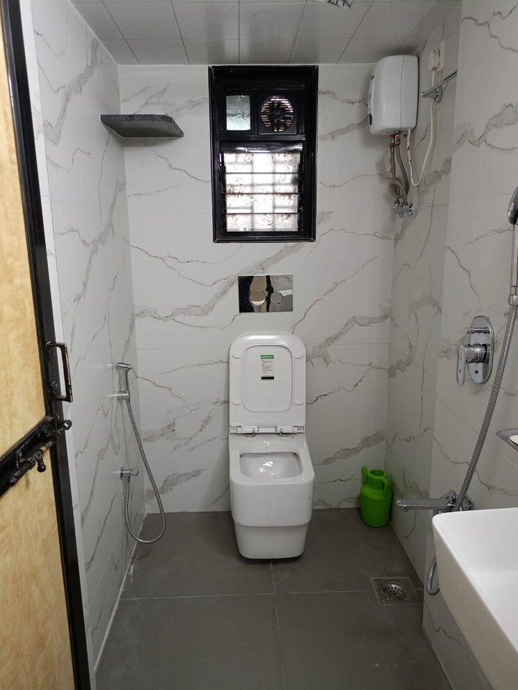 Bathroom, ishan-chs-matunga 1 Bedroom 450 Sq.Ft. Apartment In Matunga East Mumbai 9022274