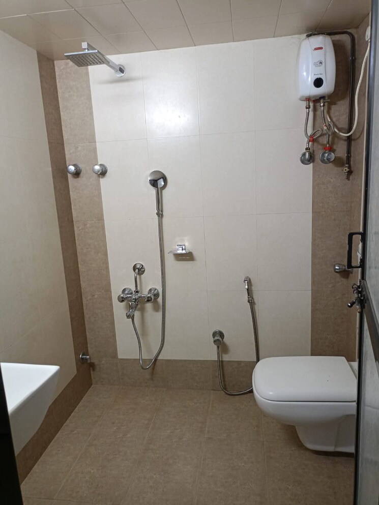 Bathroom, ishan-chs-matunga 1 Bedroom 450 Sq.Ft. Apartment In Matunga East Mumbai 9022274