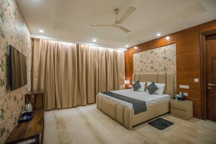 3 BHK Builder Floor For Rent in Anand Niketan