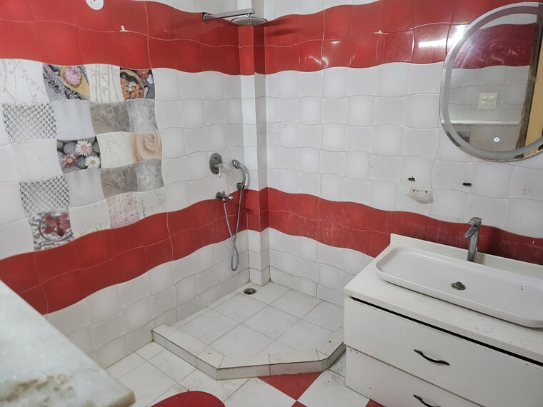 Bathroom, sector 39 6 Bedroom 182 Sq.Mt. Villa In Sector 39 Noida 9022307