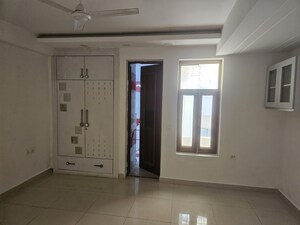Room in 6 BHK Villa at Sector 39 – for Sale