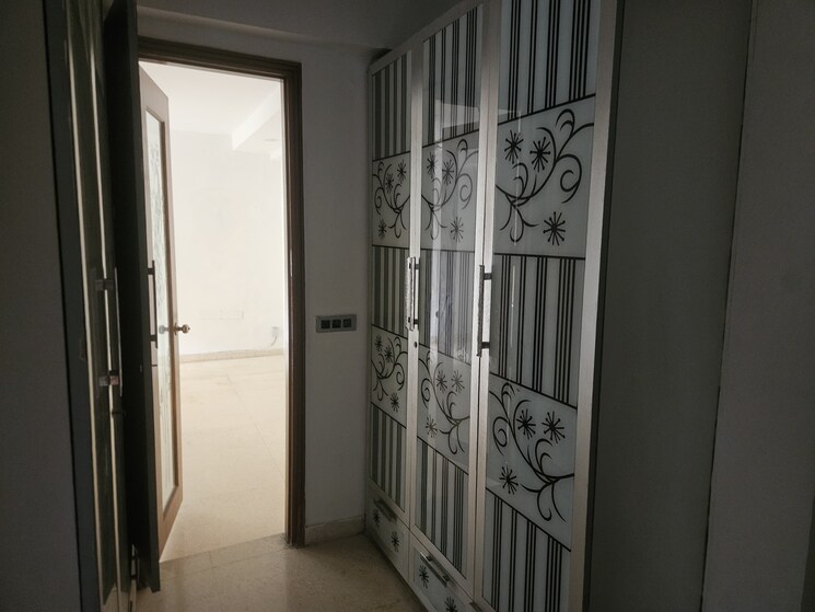 undefined, sector 39 6 Bedroom 182 Sq.Mt. Villa In Sector 39 Noida 9022307