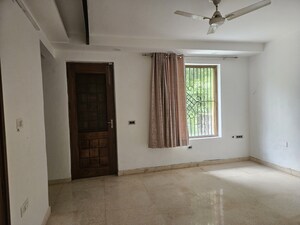 Room in 6 BHK Villa at Sector 39 – for Sale