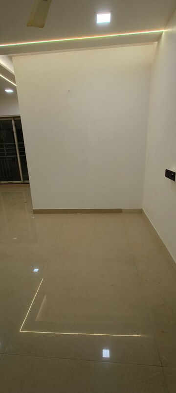 Room in 3 BHK Apartment at Borivali West – for Rent
