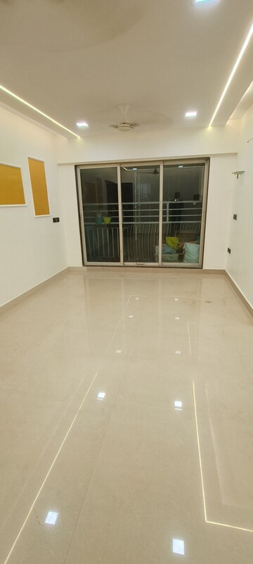 Furnished Amenities in 3 BHK Apartment at Borivali West – for Rent