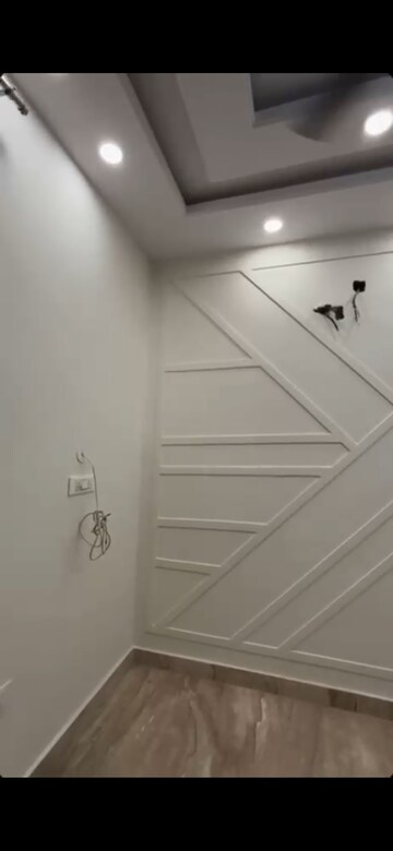 Furnished Amenities in 3 BHK Builder Floor at Shiv Nagar – for Sale