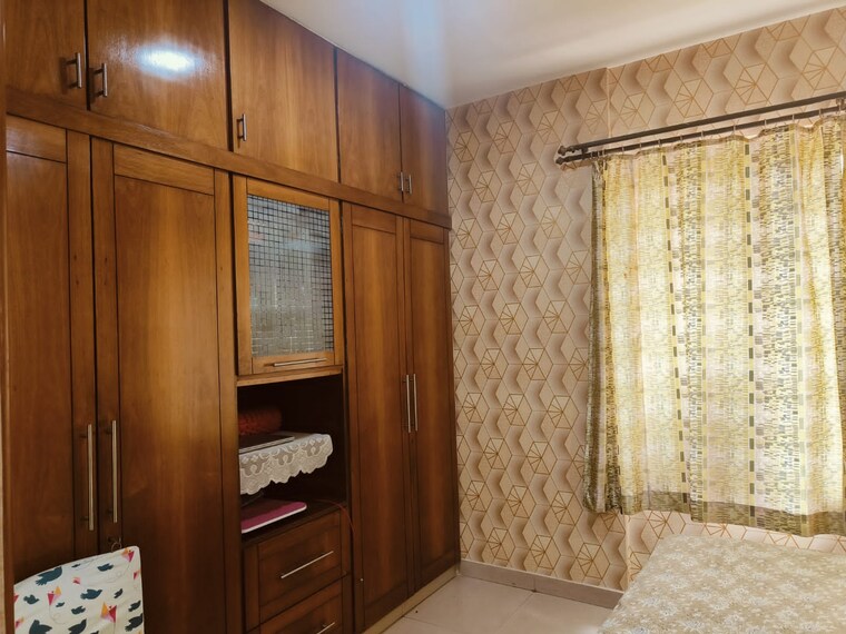 Room, lake-home 2 Bedroom 700 Sq.Ft. Apartment In Powai Mumbai 9022329