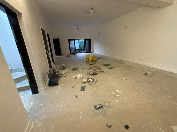 Room, safdarjung enclave 6+ Bedroom 500 Sq.Yd. Independent House In Safdarjung Enclave Delhi 9022344