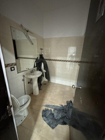 Bathroom in 6+ BHK Independent House at Safdarjung Enclave – for Rent
