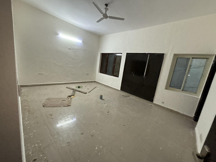 Room, safdarjung enclave 6+ Bedroom 500 Sq.Yd. Independent House In Safdarjung Enclave Delhi 9022344