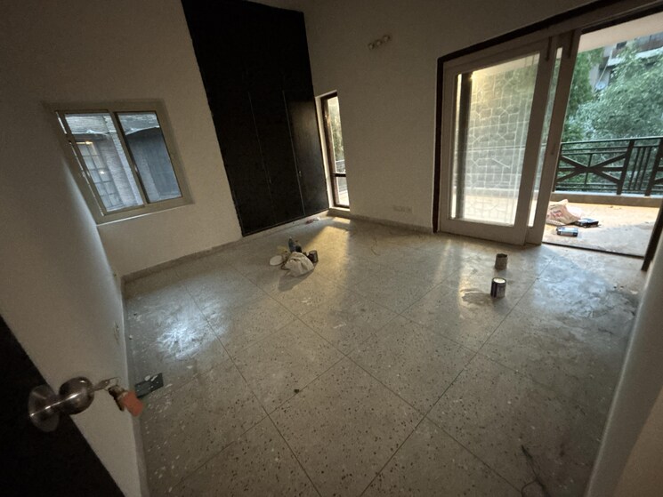 Room, safdarjung enclave 6+ Bedroom 500 Sq.Yd. Independent House In Safdarjung Enclave Delhi 9022344