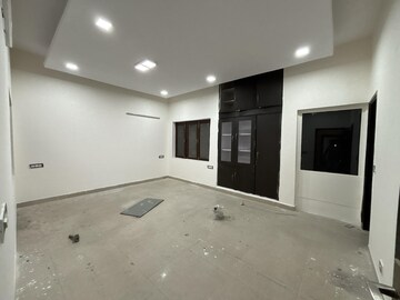 Room in 6+ BHK Independent House at Safdarjung Enclave – for Rent