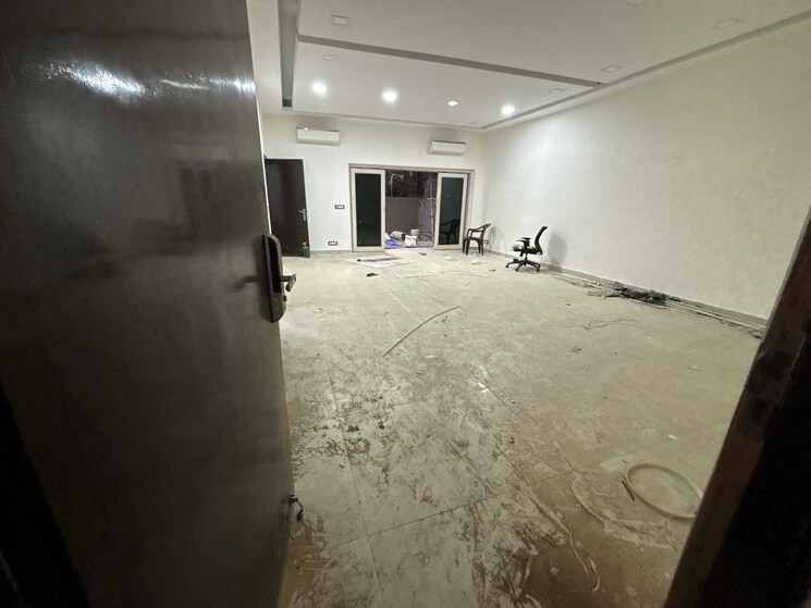  Parking, safdarjung enclave 6+ Bedroom 500 Sq.Yd. Independent House In Safdarjung Enclave Delhi 9022344