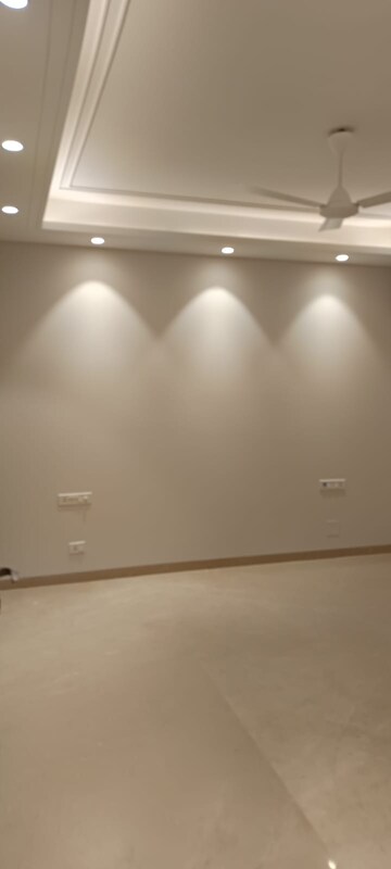 Furnished Amenities in 3 BHK Builder Floor at Safdarjung Enclave – for Rent