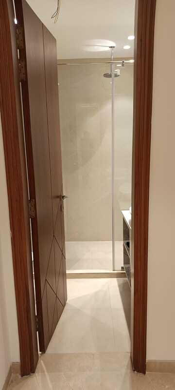 Bathroom in 3 BHK Builder Floor at Safdarjung Enclave – for Rent