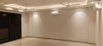 Room in 3 BHK Builder Floor at Safdarjung Enclave – for Rent