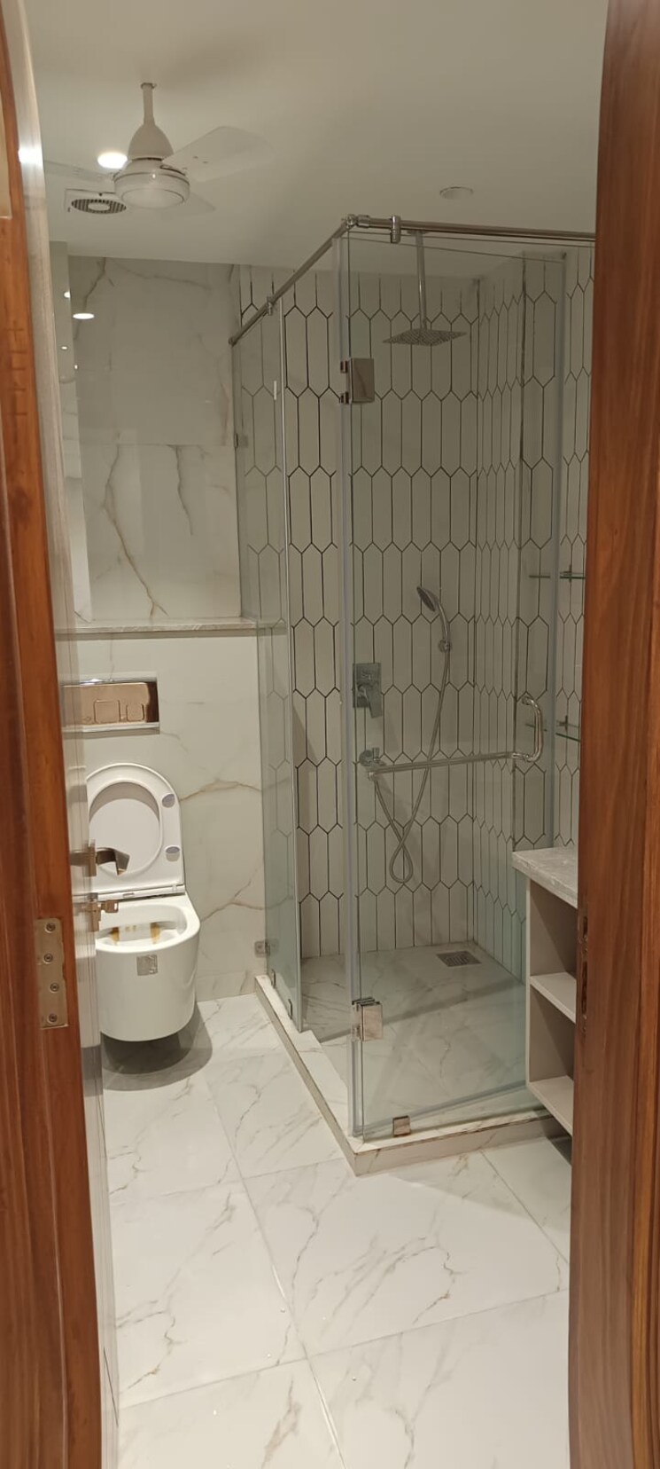 Bathroom, safdarjung enclave 3 Bedroom 200 Sq.Yd. Builder Floor In Safdarjung Enclave Delhi 9022337