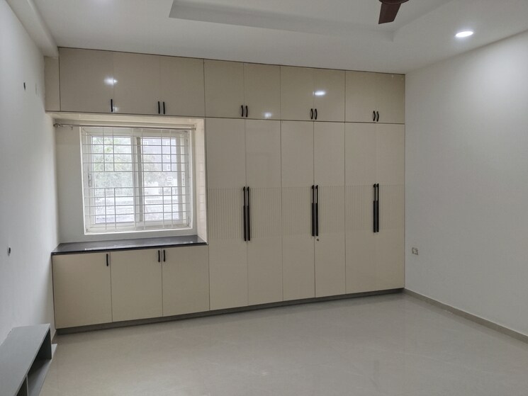 Room, sri-sai-ayyapa-sadan 3 Bedroom 1850 Sq.Ft. Apartment In Madhapur Hyderabad 9022357