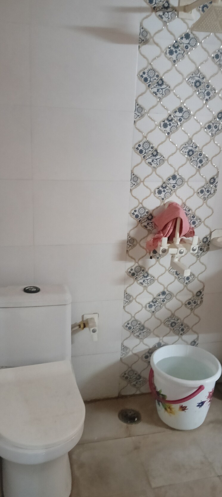 Bathroom, nda-rail-vihar 3 Bedroom 1450 Sq.Ft. Apartment In Sector 33 Noida 9022421
