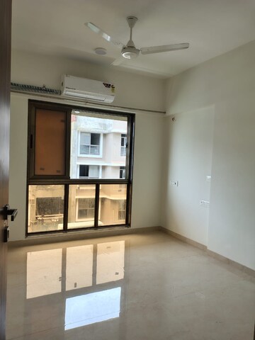 Room in 2 BHK Apartment at Vile Parle West – for Rent