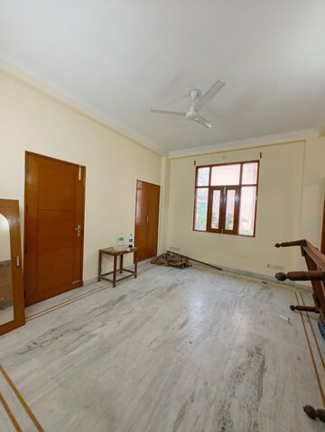 Room in 3 BHK Builder Floor at Chittaranjan Park – for Sale