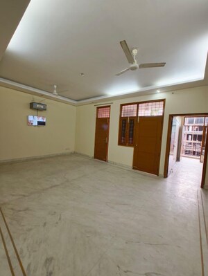 Room in 3 BHK Builder Floor at Chittaranjan Park – for Sale