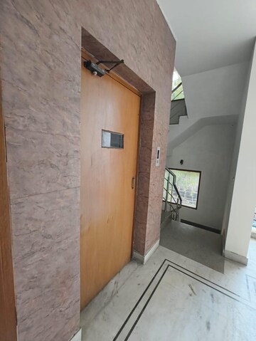 Lift in 3 BHK Builder Floor at Chittaranjan Park – for Sale
