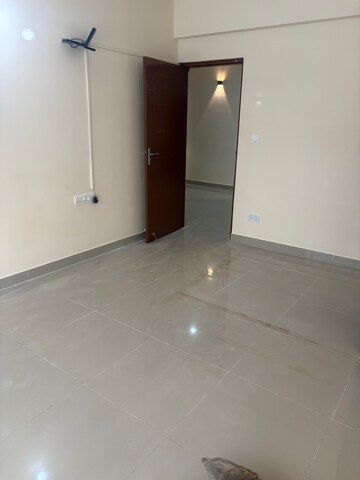Room in 3 BHK Apartment at Mahendra Aarna, Electronic City Phase ii – for Rent