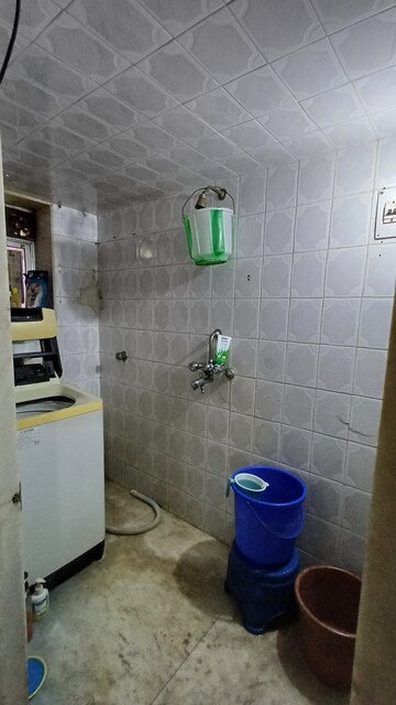 Attached Bathroom in 2 BHK Apartment at Panch Pakhadi – for Rent