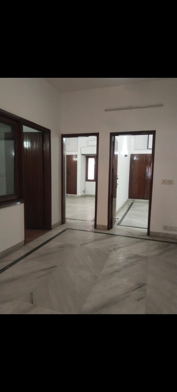 Room in 4 BHK Builder Floor at Saket – for Rent