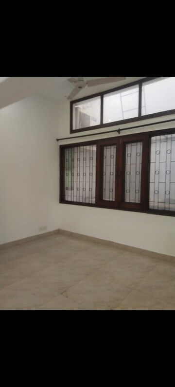 Room in 4 BHK Builder Floor at Saket – for Rent