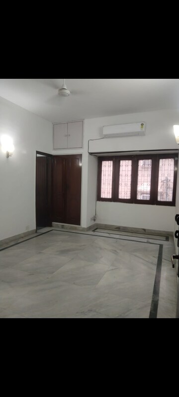 Room in 4 BHK Builder Floor at Saket – for Rent