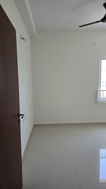 Room in 3 BHK Apartment at L&T Raintree Boulevard, Hebbal – for Rent