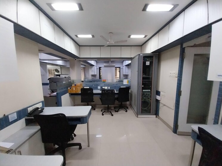 Team Area, prabhadevi Commercial Office Space 2390 Sq.Ft. In Prabhadevi Mumbai 9022480